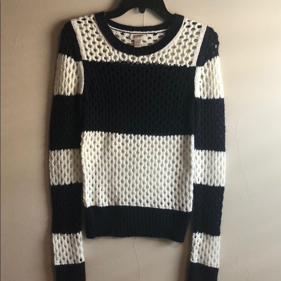 Arizona Jeans Co Blue And White Sweater 